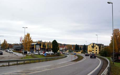 Riksveg 5 skaper i dag en tydelig barriere og deler Vestad inn i