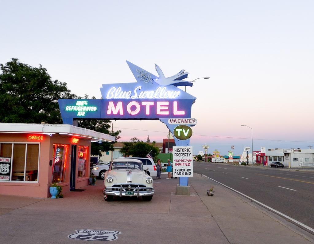 Vi cruiser gjennom hjertet av Amerika, gjennom småbyer og fantastiske landskap. Vi cruiser The Mother Road Route 66 er 2.320 miles (3.712 km) lang.