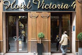 2 HOTELL HOTEL VICTORIA 4 *** C/Victoria 4 28012 Madrid Dette