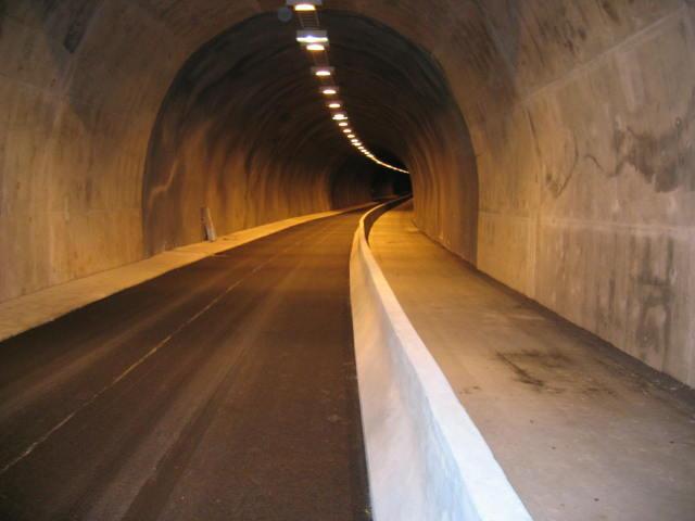 Gang- og sykkeltrafikk i tunnel Forslag til krav for ulike løsninger Statens vegvesens rapporter