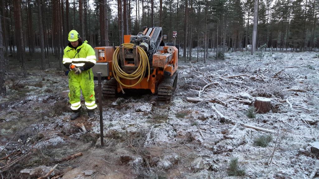 Sonderboring, nedsetting av peilerør Store