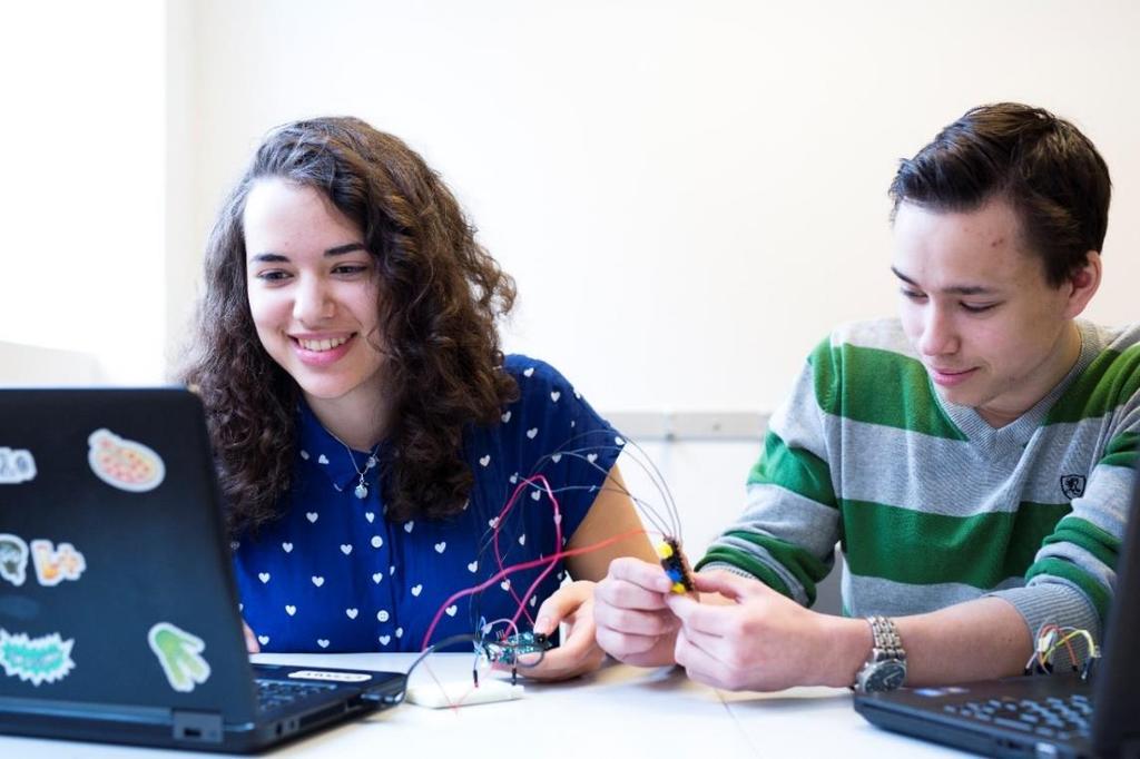 International Baccaleureate - IB Gir studiekompetanse som er internasjonalt kjent Det finnes IB-skoler i mer enn 100 land All undervisning foregår på engelsk IB Middle Years Programme 5 (Vg1) 1-årig