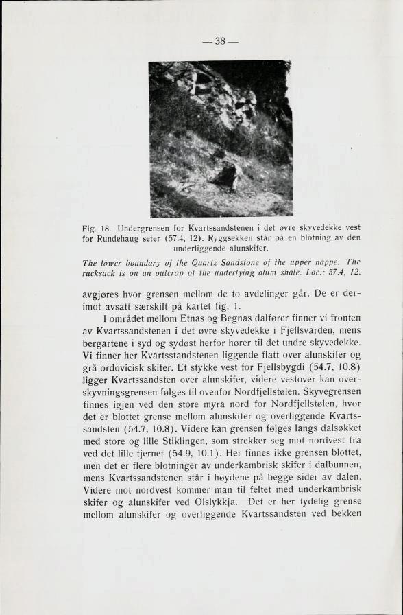 38 Fig. 18. Undergrensen for Kvartssandstenen i det øvre skyvedekke vest for Rundehaug seter (57.4, 12). Ryggsekken står på en blotning av den underliggende alunskifer.