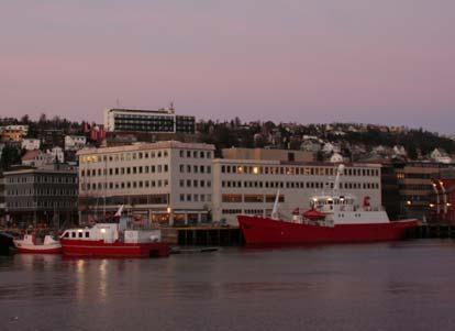 12 REGULERINGSPLAN MED KU Kaia langs Doumsbygget benyttes til parkering (ca 4 plasser), og er utleid fra Tromsø Havn til Tromsø Parkering.