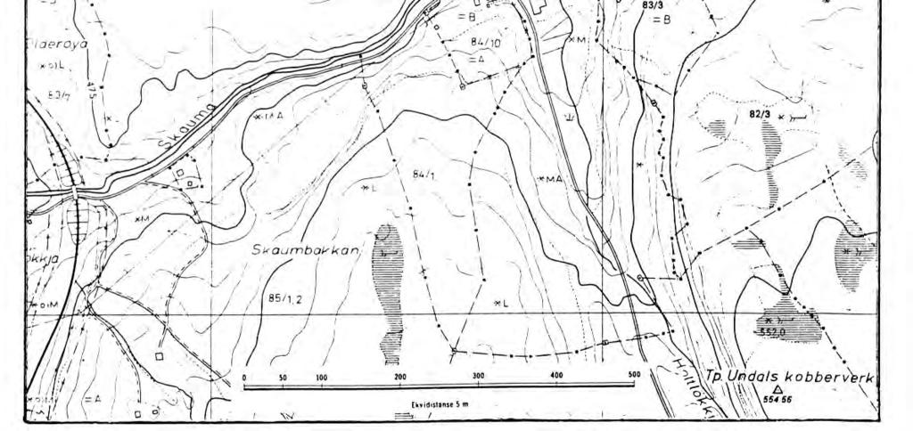 På figur 8, som viser et utsnitt av økonomisk kart over området, er beliggenheten av gruveområdet markert samt tegnet inn en markering av prøvetakingstasjon for vannprøver.