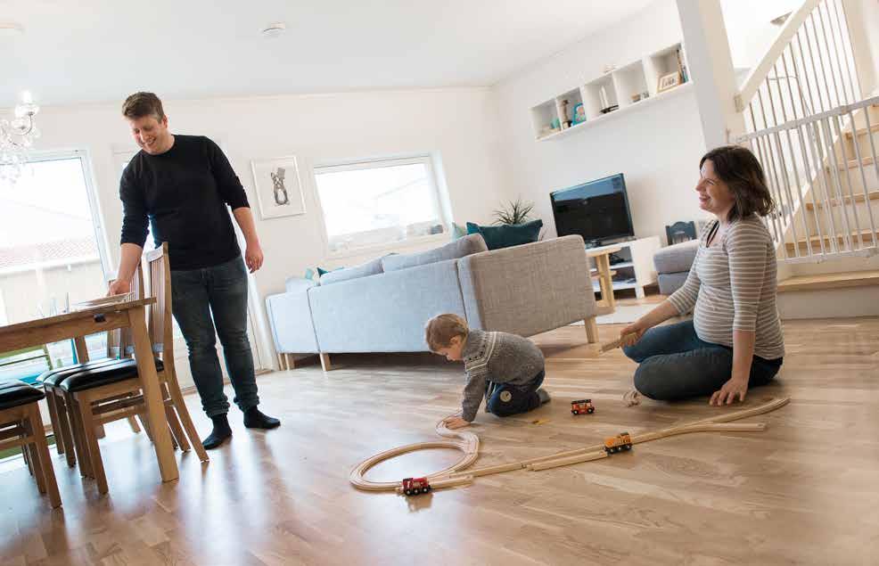 FAMILIEN STORTRIVES I slutten av januar 2016 flyttet familien Wersland inn i det flunkende nye rekkehuset sitt på Hove Gård. 118 romslige kvadrat med 3 soverom.