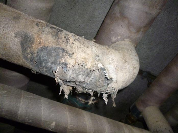 Ikke nødvendig med umiddelbare tiltak, men sanering av skadede bend bør utføres ved neste asbestsanering på bygget.