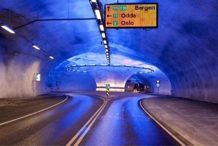 Selvredning Ett løps tunneler med 2 veis trafikk: Ventilasjonsretning for hendelser med