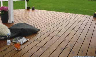Trykkimpregnerte terrassebord inneholder ikke lysfilter og kan overflatebehandles snarest etter montering.