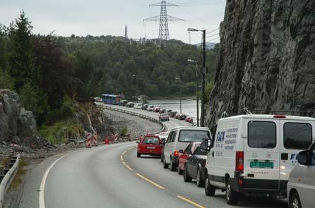 Sidan Sotra/Øygarden og Bergen har felles bustad - og arbeidsmarknad, er det stor og gjensidig/tovegs transportaktivitet mellom Bergen og kommunane i vest. Om lag 8.