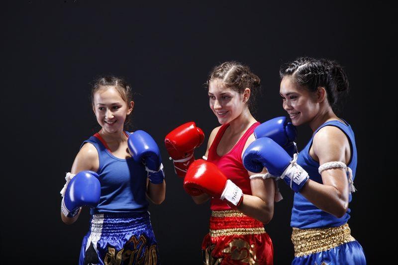 Prøv den eldgamle kampsporten «muay thai» Lær deg thaiboksing i Thailand! Muay thai, for oss bedre kjent som thaiboksing, startet som en stridsteknikk for mange århundrer siden.