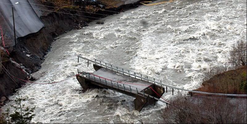 Hvorfor Føre Var Foto: Kjell A. Olsen, Adresseavisen Flom i Trøndelag, januar/februar 2006 Håndteringen var i stor grad reaktiv.