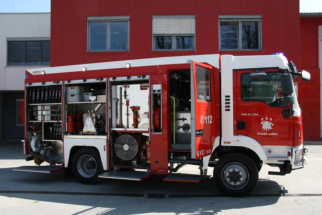 11. Slika prikazuje gasilno vozilo s cisterno GVC-16/25.