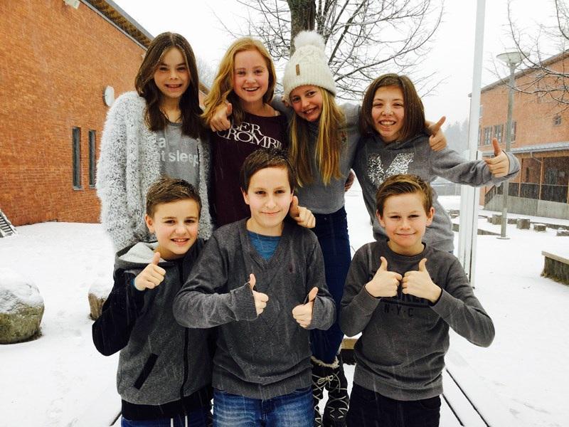 Trinn 1 - Dette lurer jeg på Forord Det vi har valgt å forske på er "hva gjør oss kvalme?" Vi er 7. trinn fra Gullhaug skole. Vi er 7 stykker, Marie, Iselin, Maria, Mathilde, Stian, Michael og Rasmus.