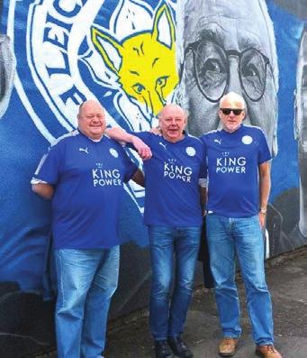 Med sine tatoveringer og blå Leicester-lue som en del av arbeidsuniformen er det heller igjen tvil om hvor hans hjerte hører hjemme nemlig hos klubben som sto for tidenes sensasjon i engelsk fotball