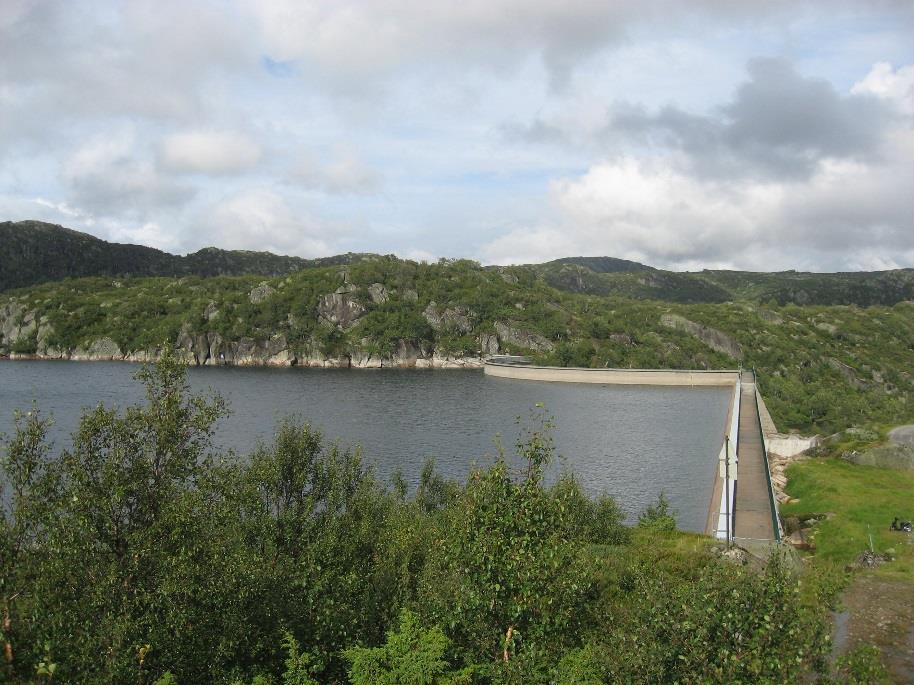 2 Områdebeskrivelse 2.1 Beliggenhet og reguleringer Alle de undersøkte innsjøene ligger i Åseral kommune i nordlige deler av Mandalsvassdraget (figur 1).