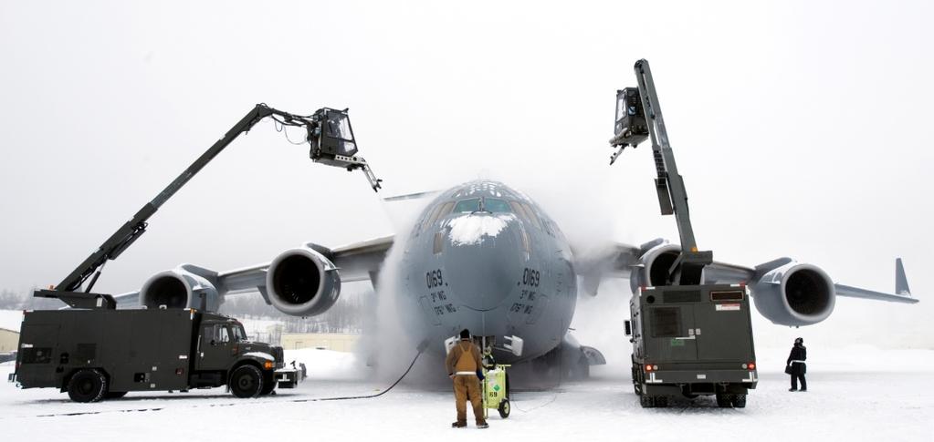All snø, is eller rim må fjernes før flyging!