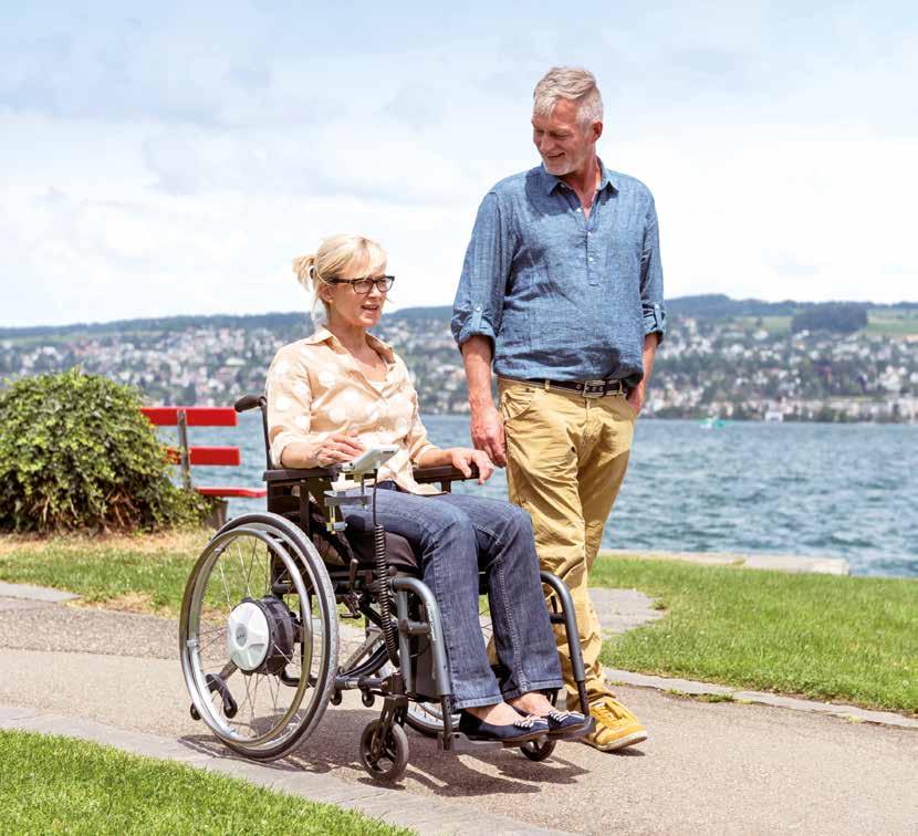 Resultatet er en elegant innestol og en praktisk, transportvennlig utestol. Alle brukere av manuell rullestol vil kunne få nytte av dette unike «to-i-ett»-konseptet.