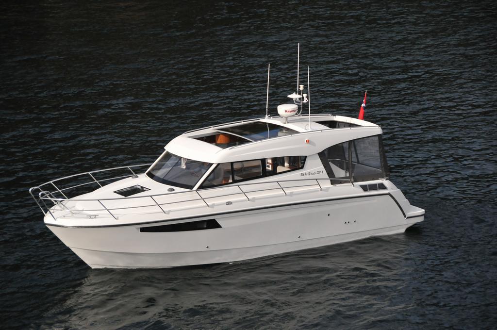 Skilsø 34 ny båd ny model Dkk. 2.040.000,- Årgang 2017 Længde 10,25 Bredde 3,47 Dybgang 1,15 Vægt 6100 Skilsø 34 Panorama kombinerer det bedste af to verdener.