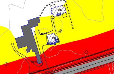 66,2 Situasjon 3b 70 km/t 62,2 64,6 Situasjon 3c 60 km/t 60,4 62,7 FIGUR 29 Det har vært vurdert en 122 m lang skjerm med høyde 2,5