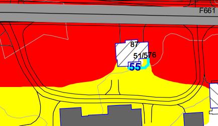 Skjermdemping rundt: -10,5 Målet om et utendørs støynivå på 1. etg. og høyere etg. oppfylles ikke med 2,5 m høy støyskjerm ved boligene.