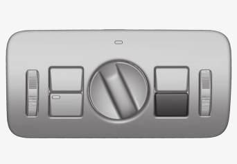Koffertlokket låses opp, men forblir lukket - trykk lett på den gummierte trykkplaten under det utvendige håndtaket, og løft luken.