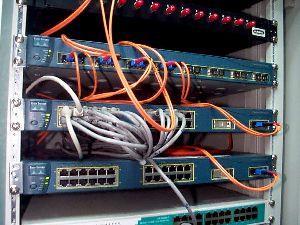 Vanskeligere å tappe Kan ha ulik bitrate på hver port» Eks: 2 stk 1 Gbit/s porter og 24 stk 100 Mbit/s porter Svitsj Typisk konfigurasjon 100 eller 1000 Mbit/s