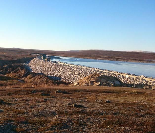 Vedlegg E Dam Byvatn Hoveddamenn for dam Byvatn er en 360 m lang steinfyllingsdam med betongkjerne, med høyde inntil 6 m. Like ved er en 100 m lang tilsvarende sekundærdam med høyde inntil 5 m.