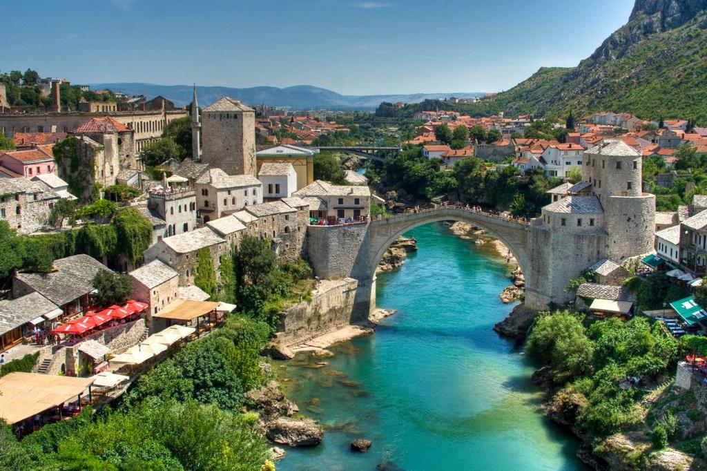 Her spiser vi lunsj og bussen tar oss tilbake til Podstrana på ettermiddagen. Dag 4 Podstrana Mostar - Dubrovnik (F, M) Tidlig avreise fra hotellet.