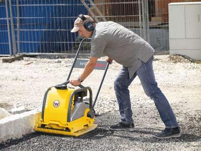 - Robust allrounder, beregnet for kontinuerlig bruk. - Nå med uovertruffen funksjonell og stabil transportvalse for at det skal være enkelt å flytte den på byggeplassen.