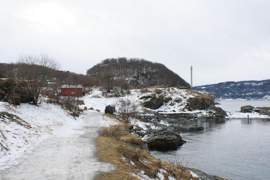 REGULERING LARA 9 (10) noen av byens viktigste utfartsområder, som Korsvika og Ladestien. Pipen blir spesielt synlig og dominerende fra disse mye brukte stedene.