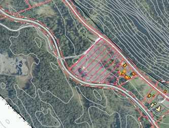 kontrollplass, til sør mot tidligere jernbanetraseen, og mot vest til Valdres pukkverk og