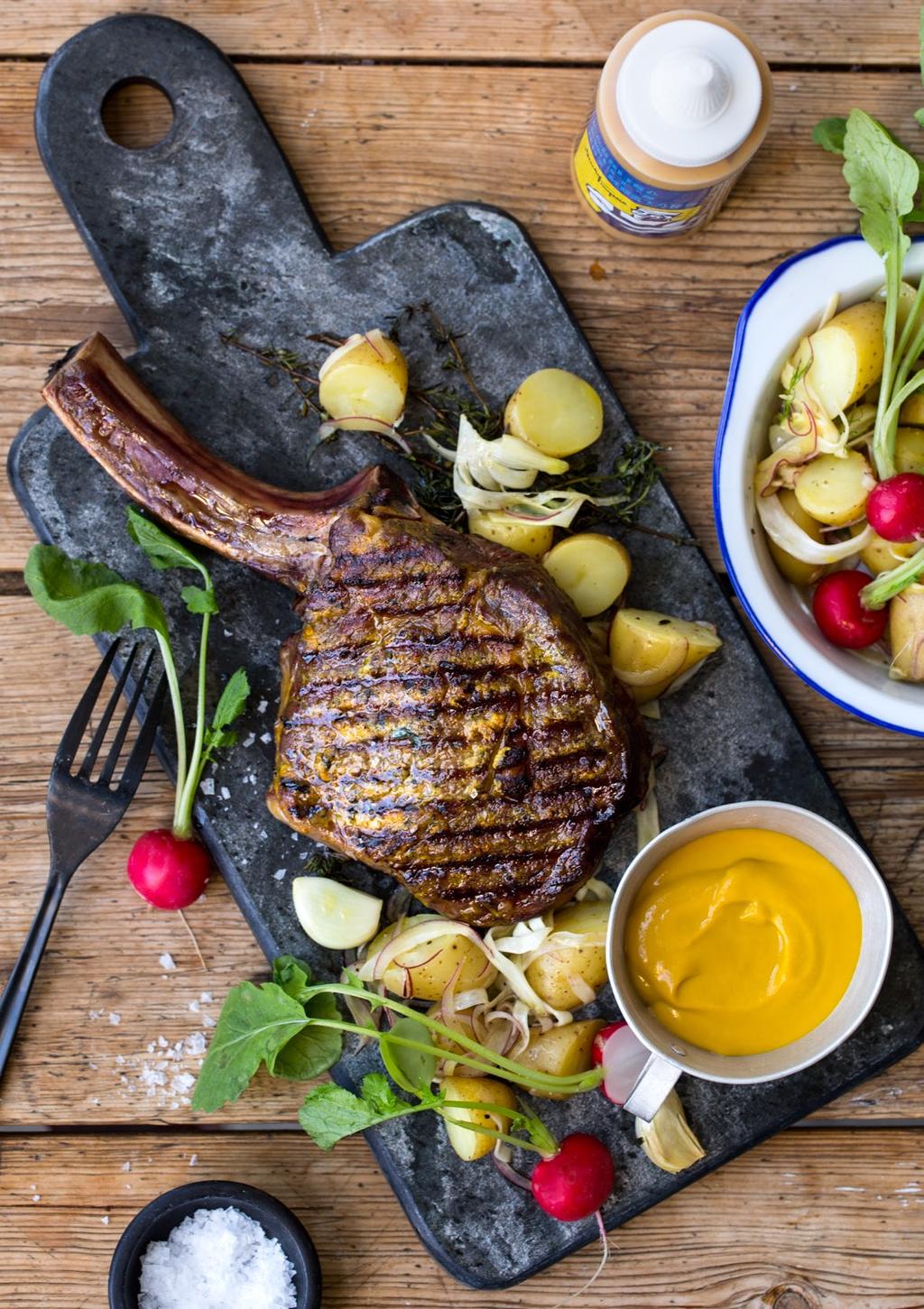 GRILLET CÔTE DE BEUF MED FRISK POTETSALAT 4 porsjoner En god sennep passer ikke bare til pølser, men kan også brukes til både marinering og i dressing som her.