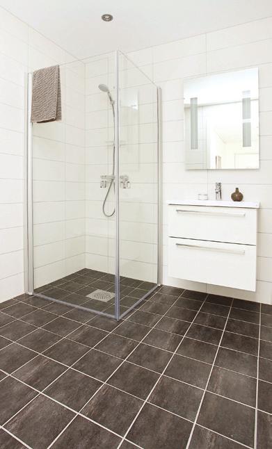 Boligene inneholder blant annet: Alle gulv i tørre rom leveres med 14 mm parkett i Eik Flislagt bad med