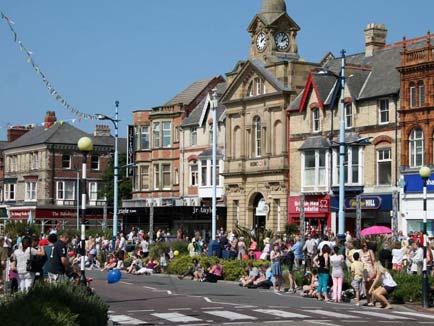 Figur 62: St. Anne's on Sea er en mindre by som har klart å snu en negativ utvikling (foto: visitlancashire.com). I tabell 11 har vi oppsummert funnene fra undersøkelsene vi har referert over.