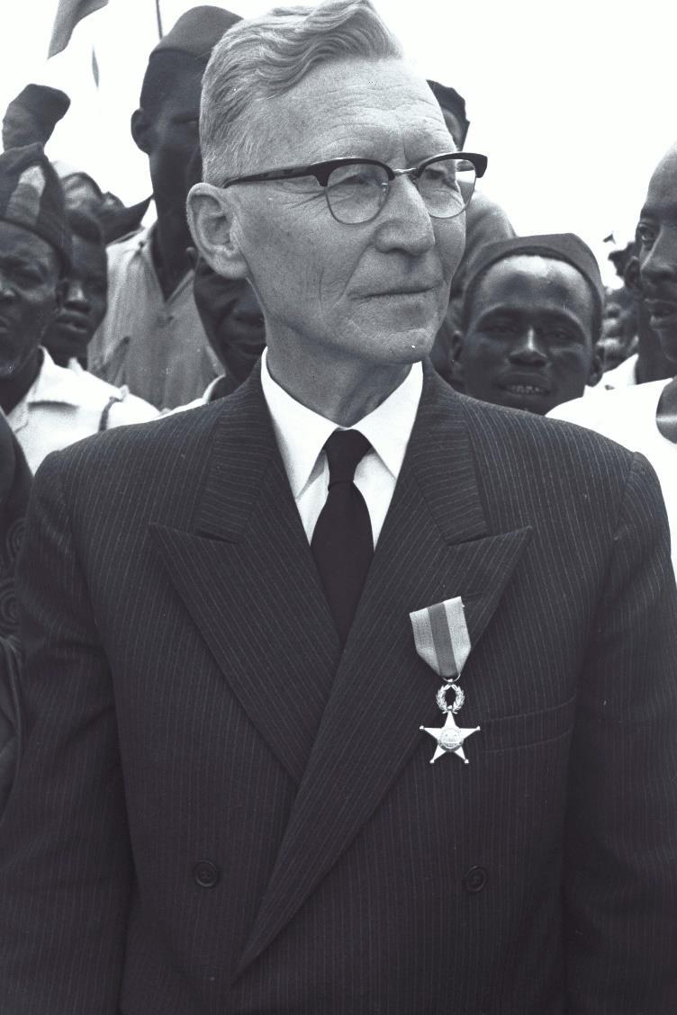 1960 Misjonsprest Halfdan Endresen mottok i 1960 Kameruns høyeste