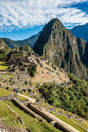 Dag 11: Machu Picchu og Cusco Dagen starter tidlig, og du går til Inti Punku, Solporten. Herfra ser du soloppgangen i fjellene, og får det første glimtet av Machu Picchu.