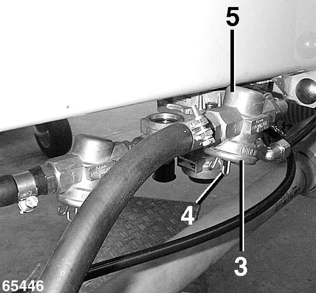 HOOLDUS Pidurivooliku õhufilter Mõlemas filtrikorpuses (5) asuvad filtrielemendid (7). Voolikute filtrite ummistunud filtrielementidest voolab läbi filtreerimata õhk.