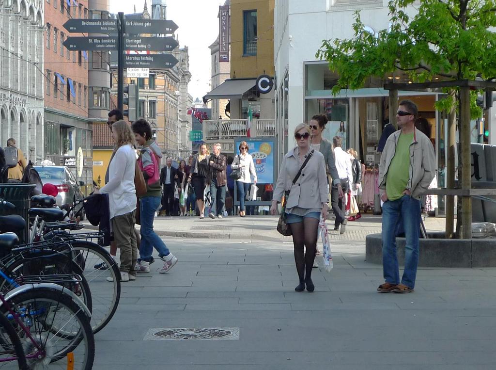 Fokus: Å gå i hverdagen til kollektivtrafikk i byer, tettsteder og nærmiljø der