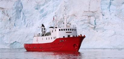 Dagscruiseskipet Polargirl på 340 BT og 38 meters lengde må betale en årsavgift på kr 4.743,- (2012- sats) utover betaling for å ta farledsbevisprøve. Kilde: www.wildlife.