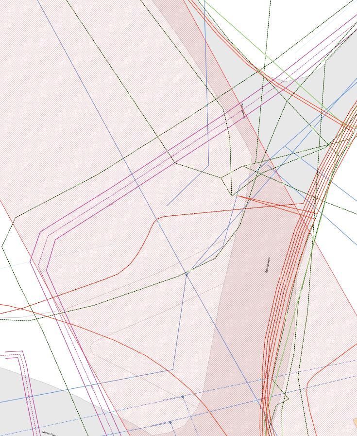 Figur 1 Eksisterende infrastruktur i under bakken i vegkrysset Buengvegen og Nedre Flatåsen I krysset Nedre Flatåsveg/Buengvegen ligger et nett av annen infrastruktur.