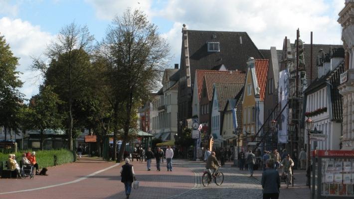 Friedrichstadt (15.7 km) Friedrichstadt kan minne om en typisk hollandsk kanalby.
