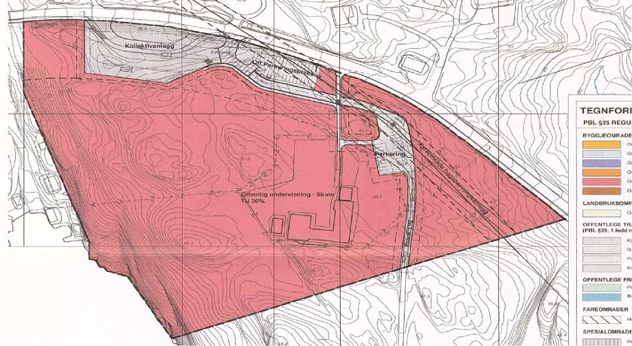 Reguleringsplanen med føresegner viser det aktuelle området avsett som byggeområde for offentlege bygningar skule.