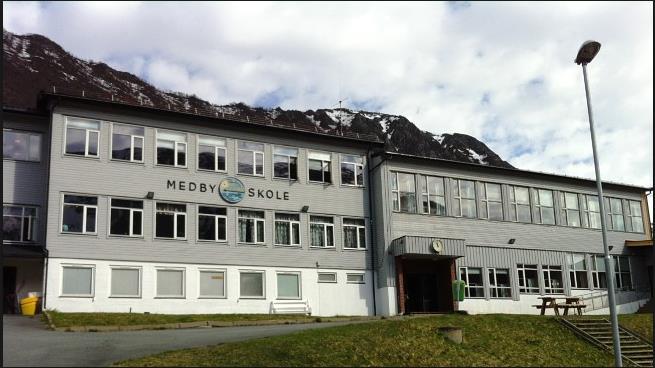 Medby oppvekstsenter Kilde: NRK Skoleåret 2015-16 hadde Medby oppvekstsenter 28 elever og 7 lærere. Antallet elever var 33 i 2014-15, mens antallet lærere var uforandret fra året før.