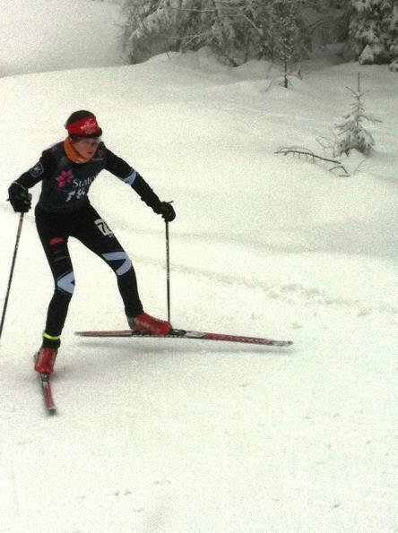 Sara Langvatn under skicross i Hovedlandsrennet Amta Onsdagsrenn: På grunn av mildvær og dermed fravær av både natur- og kunstsnø måtte de to første rennen avlyses.
