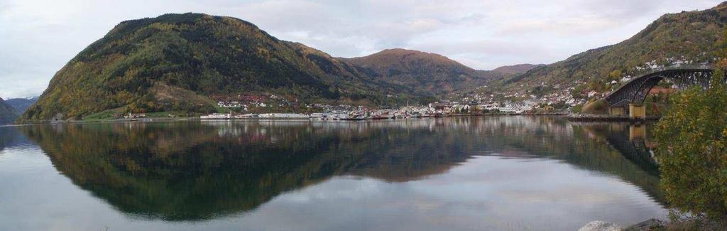 92 HAGALANDET Når breisen glir over landskapet, vil steinar og store steinblokker med veldig kraft verta pressa ned og lage skuringsstriper på fjellgrunnen.