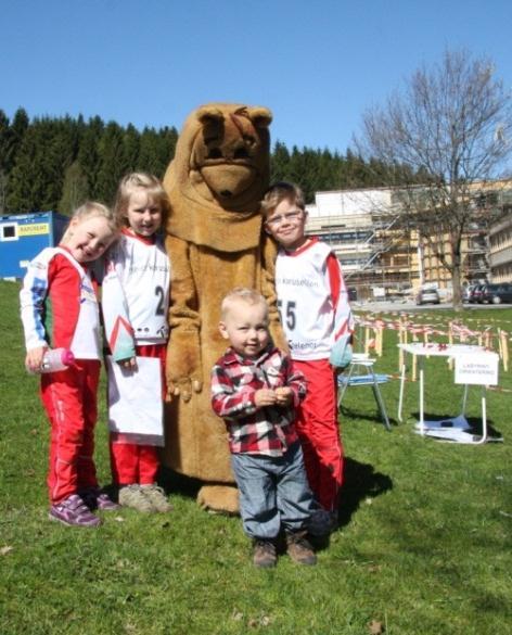 5) O-troll leir POL arrangerte o-troll leir i Skien 9. - 10. juni. Leiren var vellykket og samlet 46 unger (23 fra POL) og 15 foreldre.