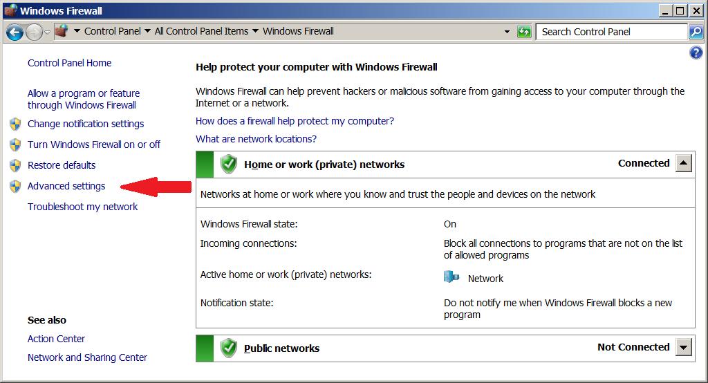 Start opp Windows Firewall fra Control Panel og trykk så på «Advanced settings».