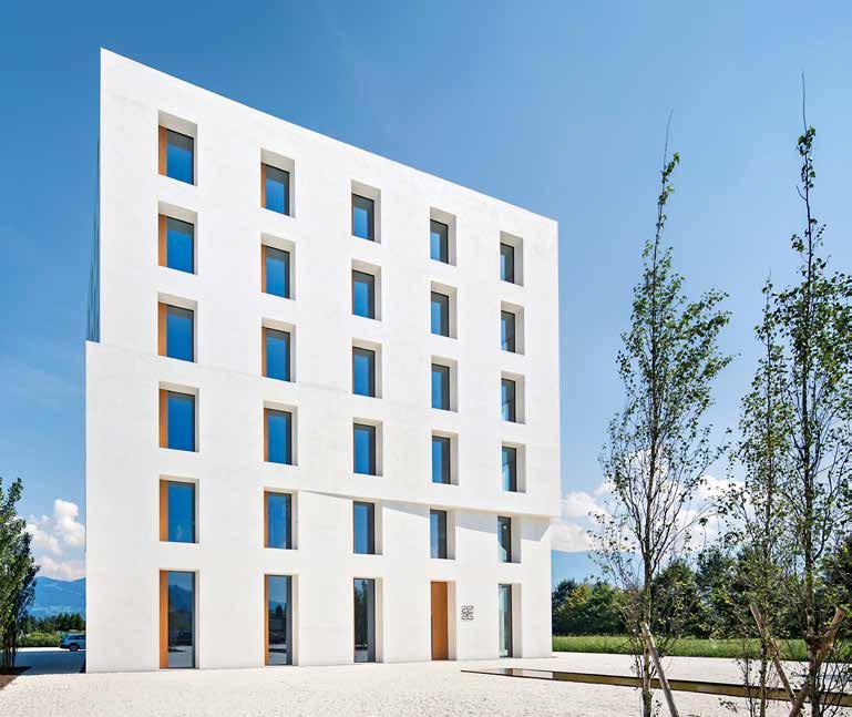 FOTO: ARCHPHOTO, INC BAUMSCHLAGER EBERLE Figur 1: Kontorbygget 2226 i Lustenau, Østerrike. Bygget er tilnærmet kubisk, har seks etasjer med et samlet bruksareal på cirka 3 m 2.