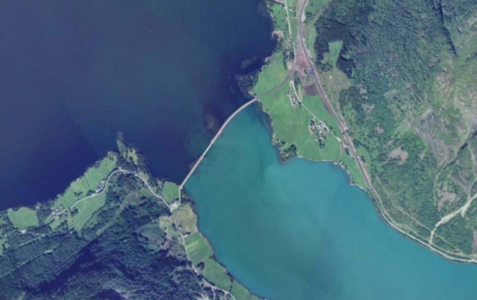 Eksempel 1 Kyllaren Kjøsnesfjord / Jølstravatn 2 forekomster naturlig adskilt med terskel Grundige undersøkelser etter veifyllingen over terskelen med bru og 75 m åpning Vurdering Fiskeundersøkelser